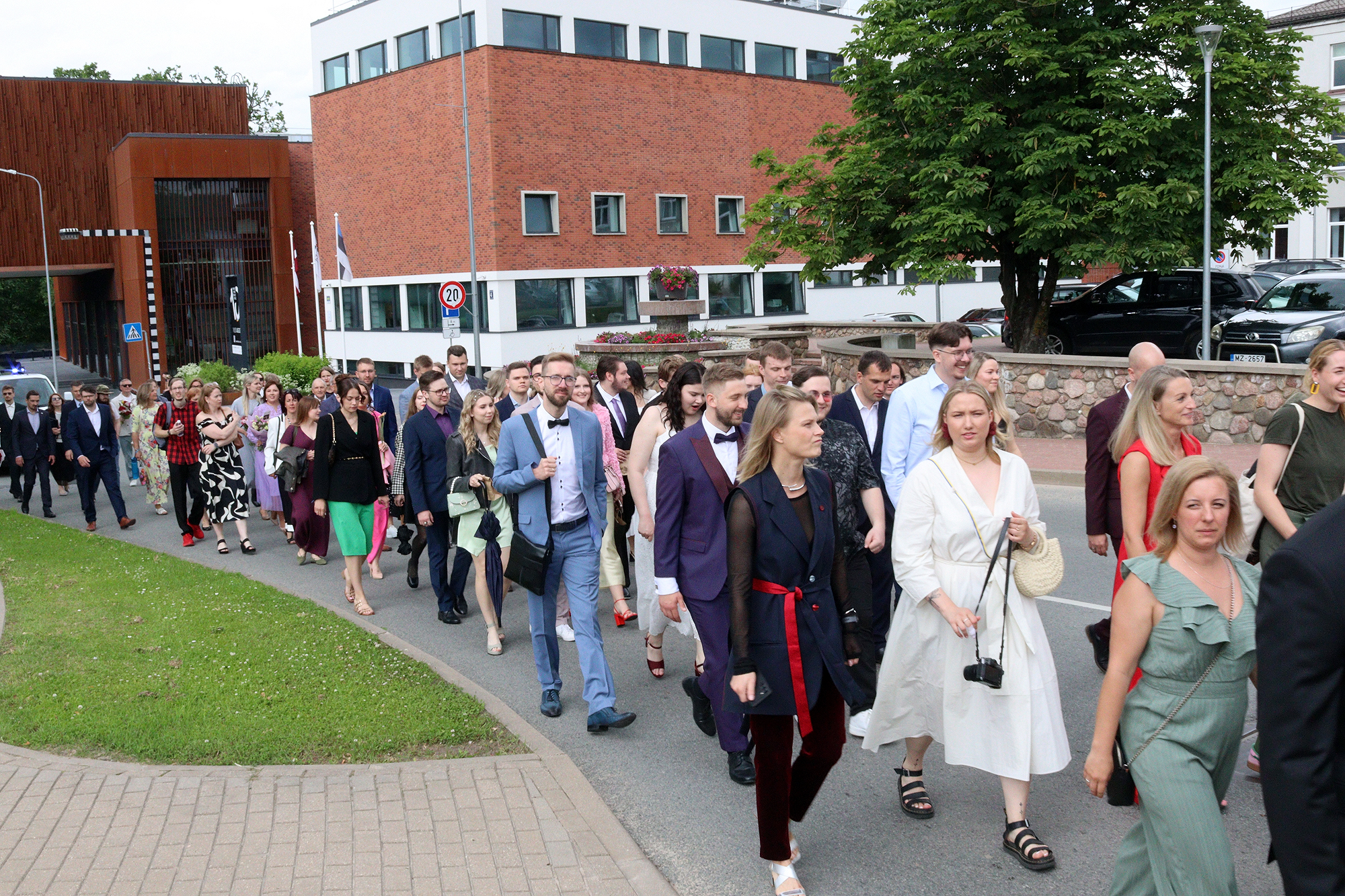 103 absolventi saņem diplomu
