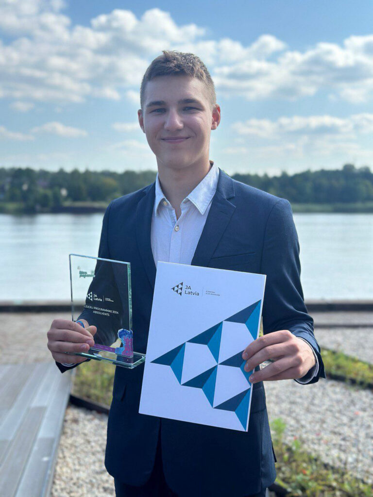 Absolvē Junior Achievement Latvia Līderu programmu 2024