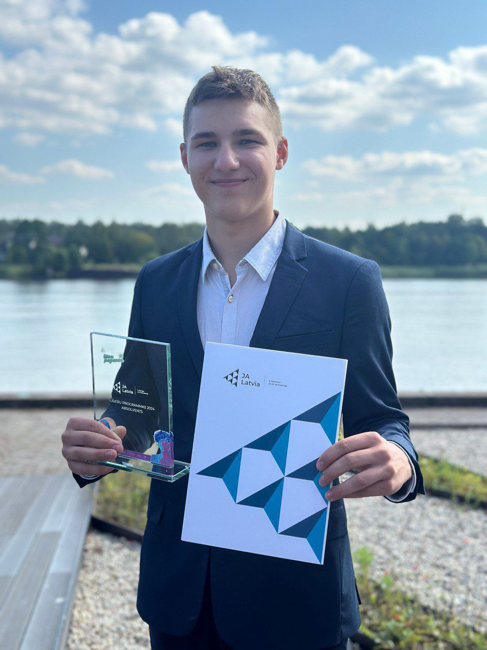 Absolvē Junior Achievement Latvia Līderu programmu 2024