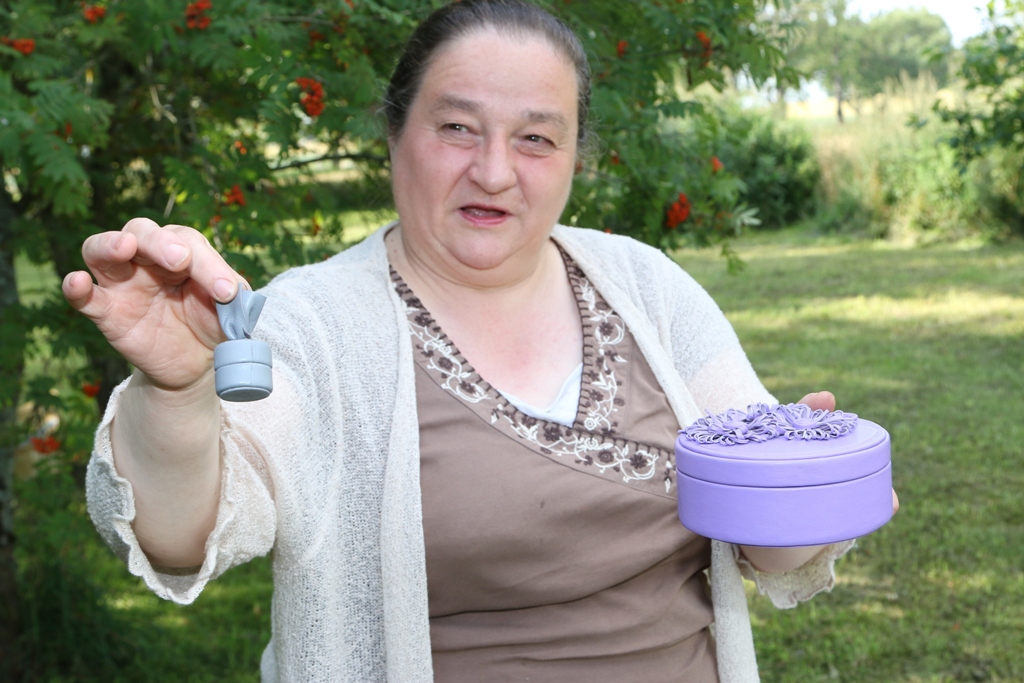 Āda, kartons, linu audums un simtprocentīgs roku darbs