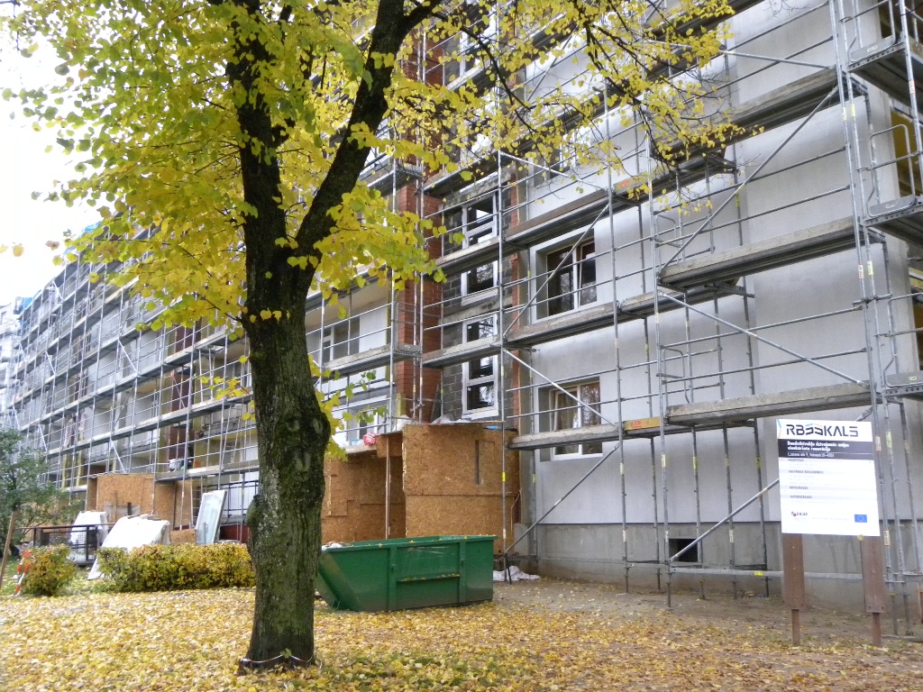 Aicina Valmieras iedzīvotājus pieteikties māju renovācijai