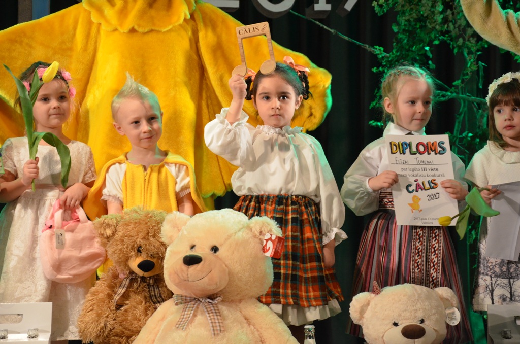 Aicina pieteikties mazo vokālistu konkursam Cālis 2018