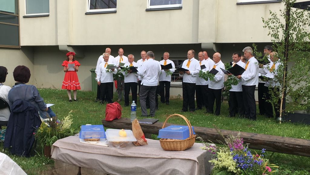 Aicināja kopā sadziedāt