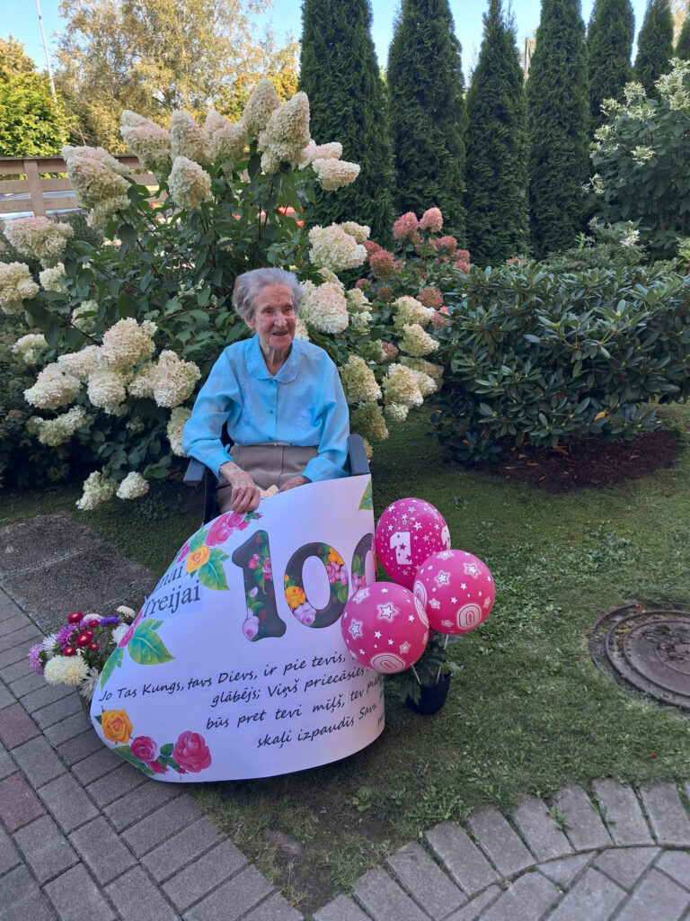 Aina Treija nosvin 100 gadu jubileju