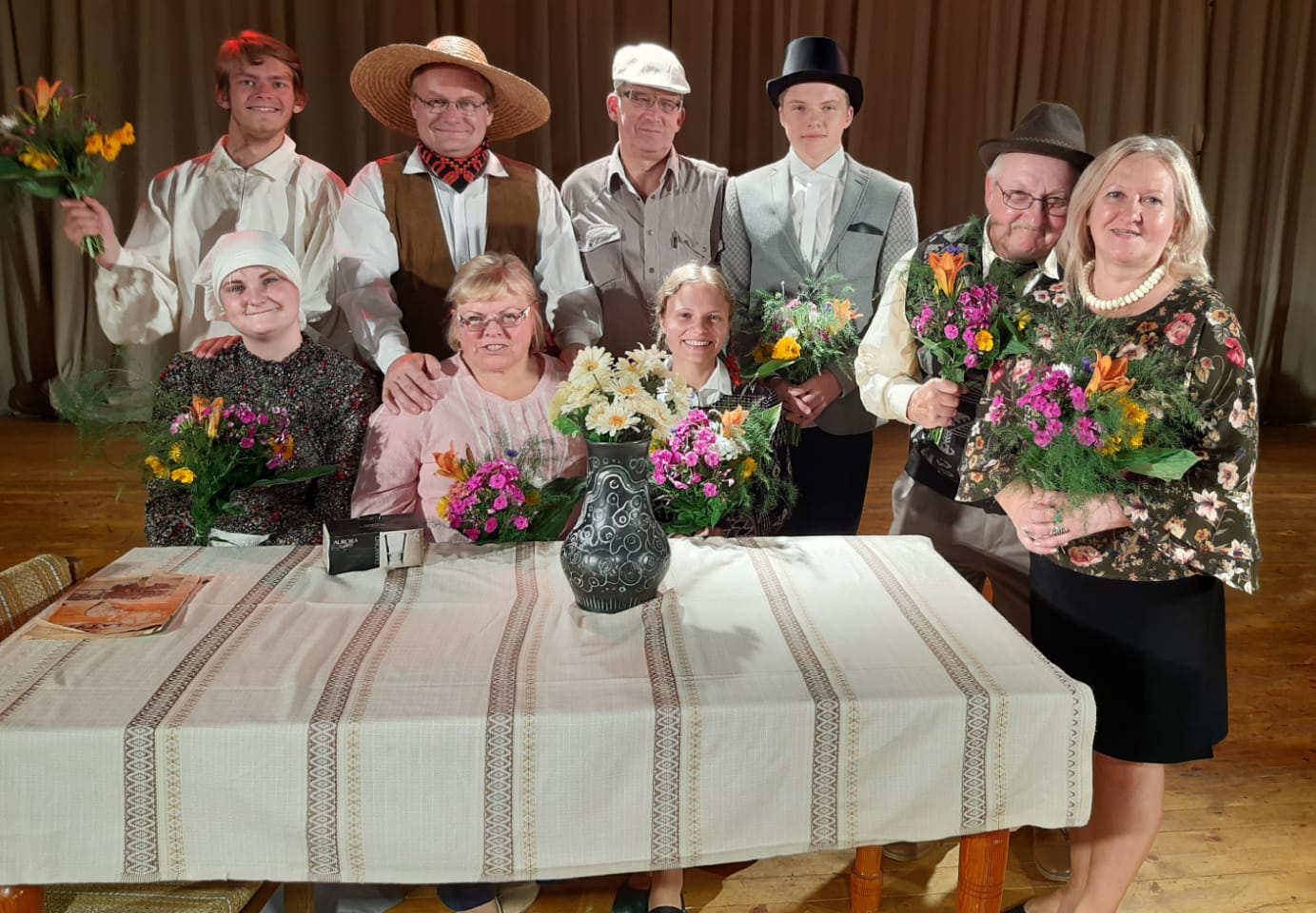 Amatierteātris “Valmiermuižnieki” aicina  uz iestudējuma “Dzimumdienas rītā” pirmizrādi