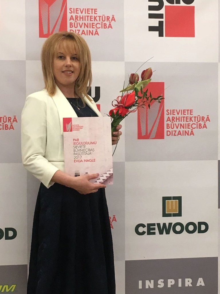 Apbalvojums nominācijā Sieviete — būvniecības pasūtītāja  Evijai Naglei