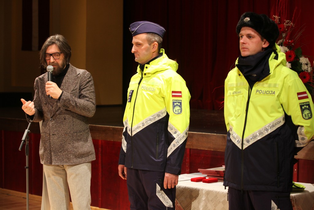 Apbalvoti labākie Vidzemes policisti