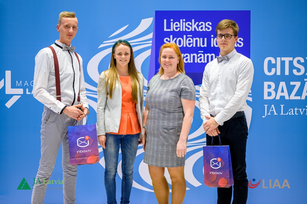 Apbalvoti labākie skolēnu mācību uzņēmumi
