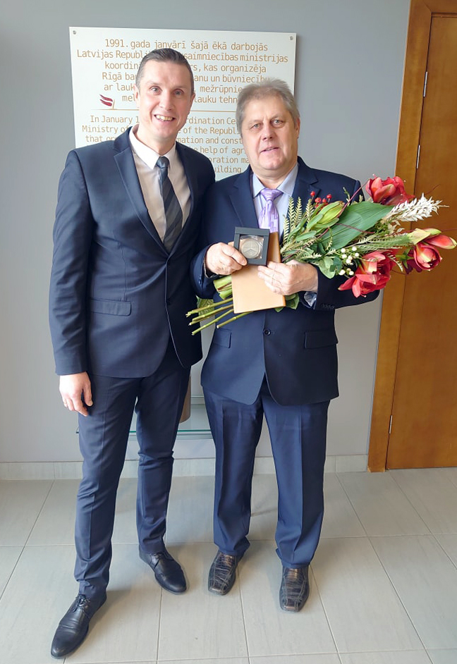 Apbalvoti lauksaimnieki, mežsaimnieki, zivsaimnieki un pārtikas ražotāji