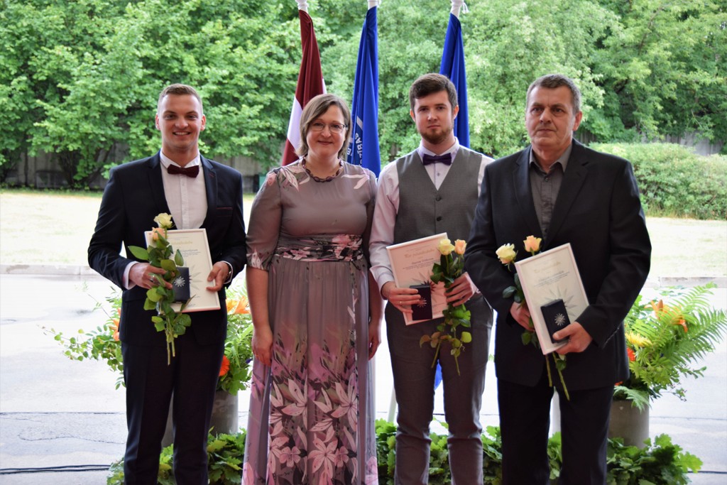 Apbalvoti par pašaizliedzību un profesionalitāti