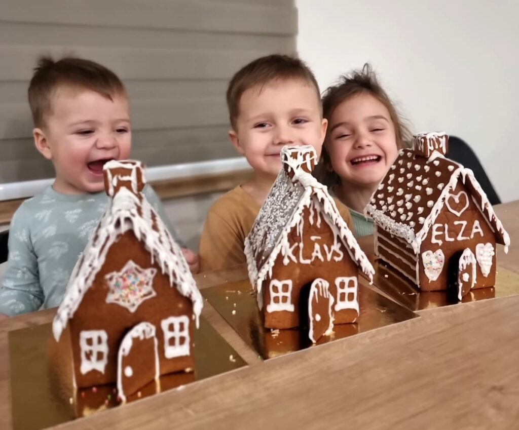Ar Nameja gredzenu pirkstā