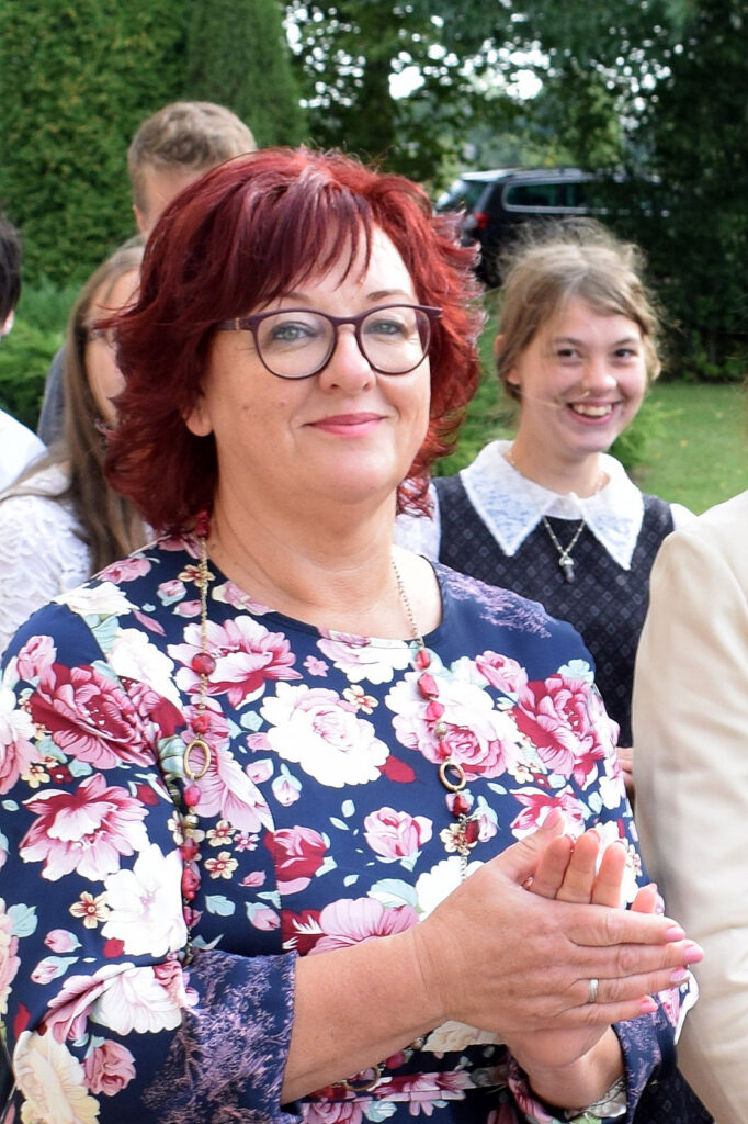 Ar cerīgu skatu  nākotnē