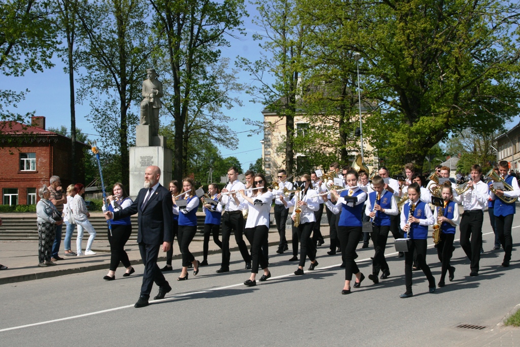 Ar lepnumu par Latviju