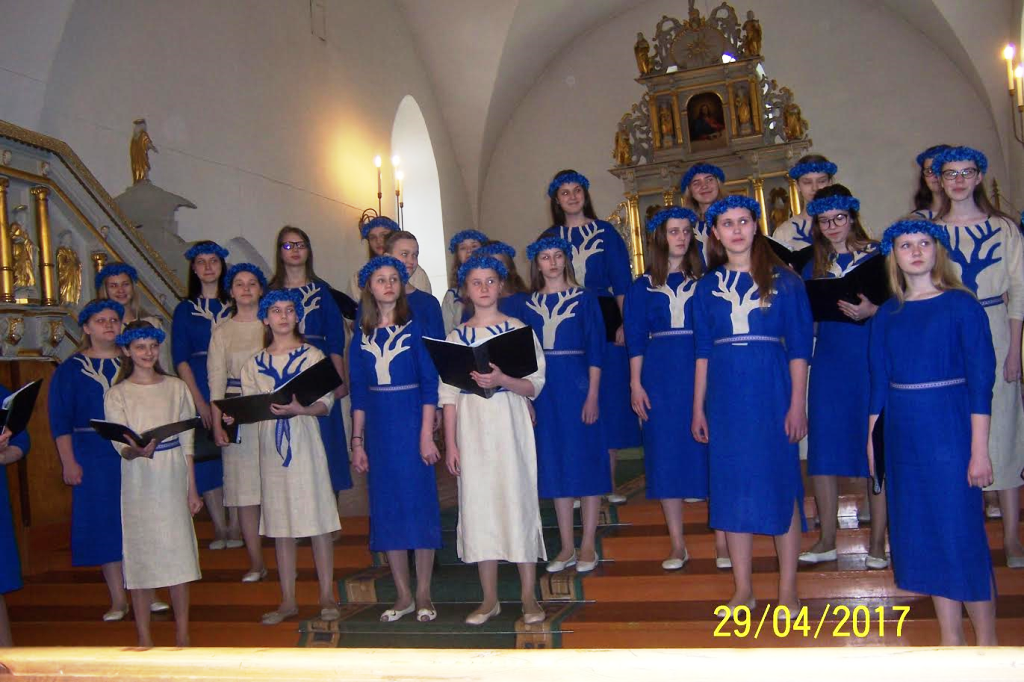Ar mīlestību un gavilēm sirdīs