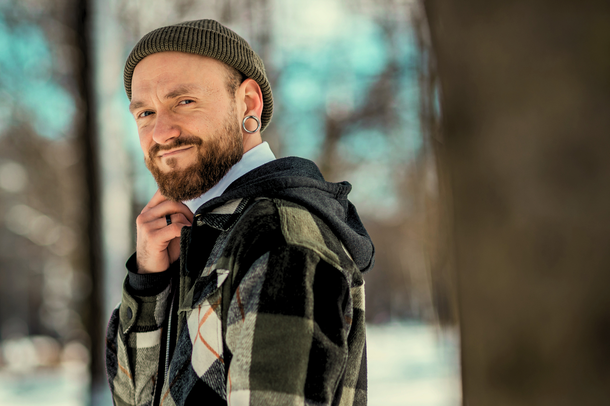 Arturs Gruzdiņš kopā ar «Knīpām un Knauķiem» izdod Ziemassvētkiem veltītu dziesmu un smilšu animācijas videoklipu