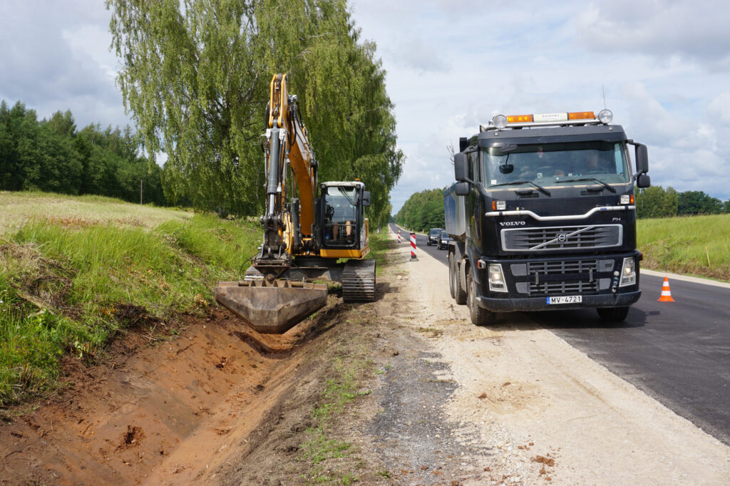 Asfaltbetona virskārta vēl tikai būs