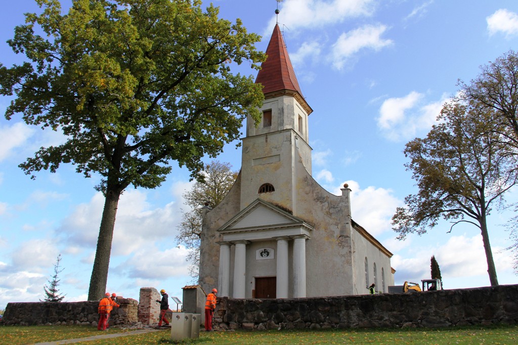 Atjauno Rubenes evaņģēliski luteriskās baznīcas ēku