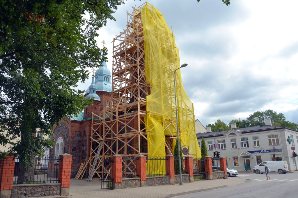 Atjauno Sv. Radoņežas Sergija pareizticīgo baznīcas jumtu