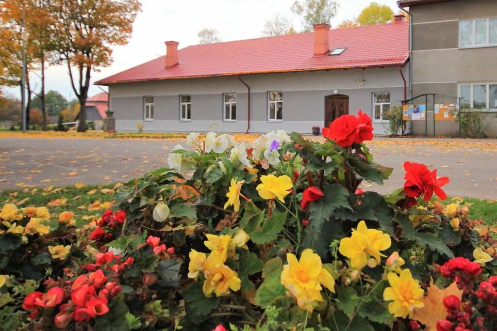 Atjaunota Bērzaines Tautas nama fasāde