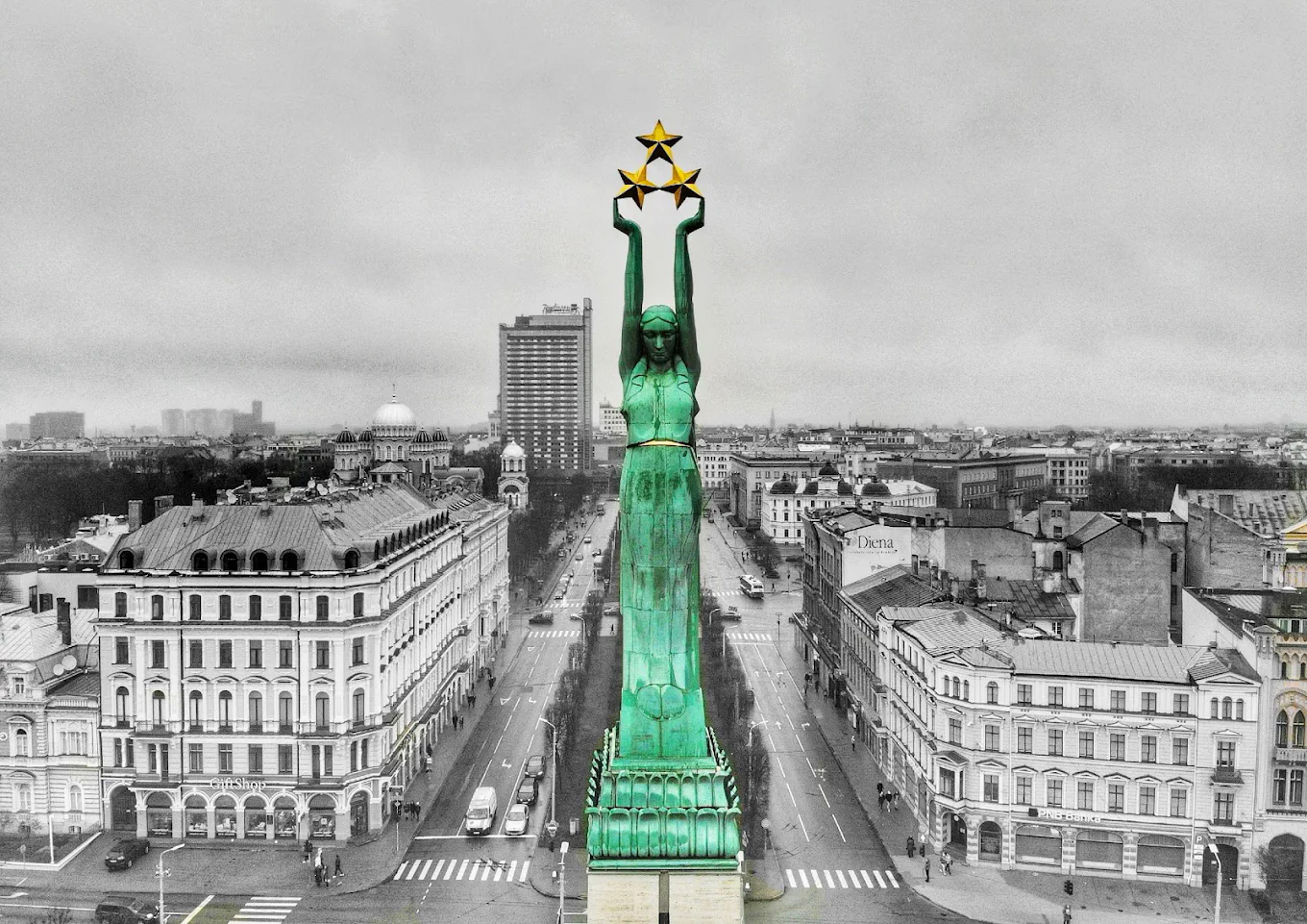 BRĪVĪBAS PIEMINEKLIM – 90