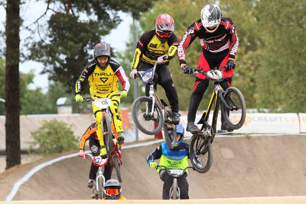 Babris, Skujiņš un Krauklis triumfē «SMSCredit.lv» BMX čempionāta kopvērtējumā