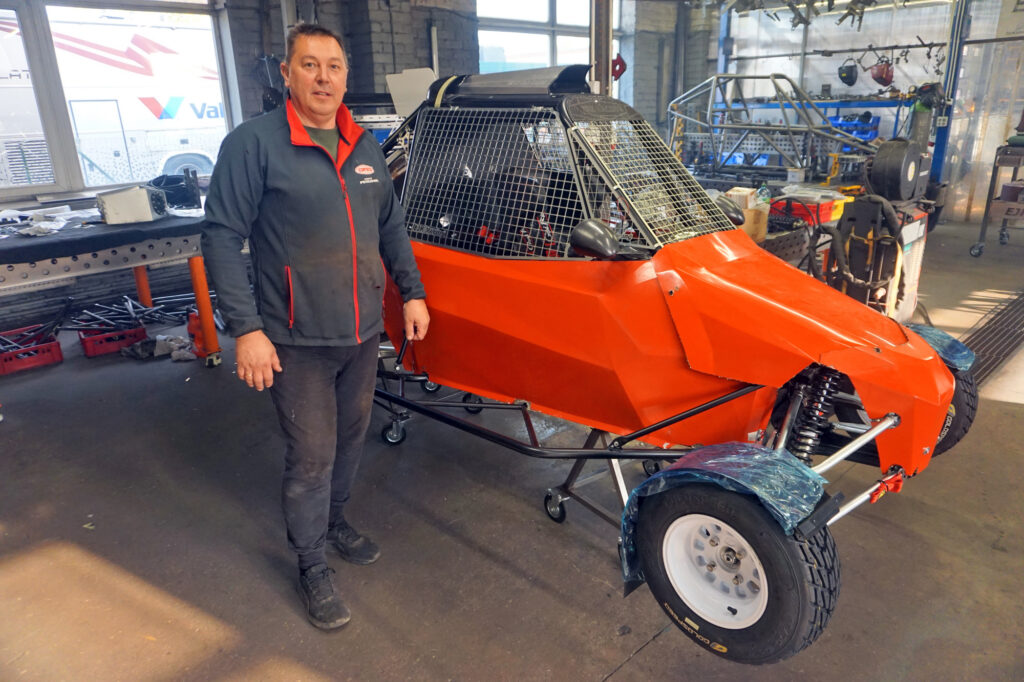 Bagiji ar firmas EJK Racing zīmi