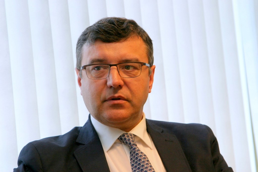 Bažas par dzīvi ārpus institūcijām