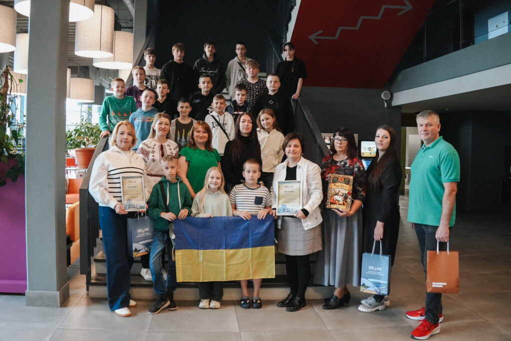 Bērni no Ukrainas aizvada nometni Valmieras novadā