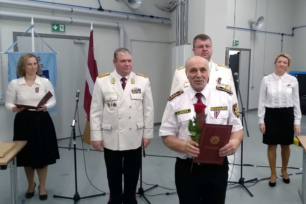 Bērzaines brīvprātīgie ugunsdzēsēji saņem VUGD Goda rakstu