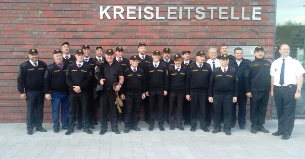 Brīvprātīgie ugunsdzēsēji gūst pieredzi Gīterslo apriņķī