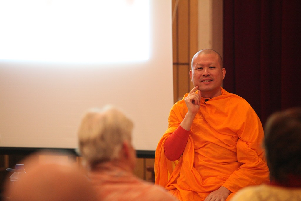 Budistu mūks simtgades meditācijas tūrē piestāj Matīšos