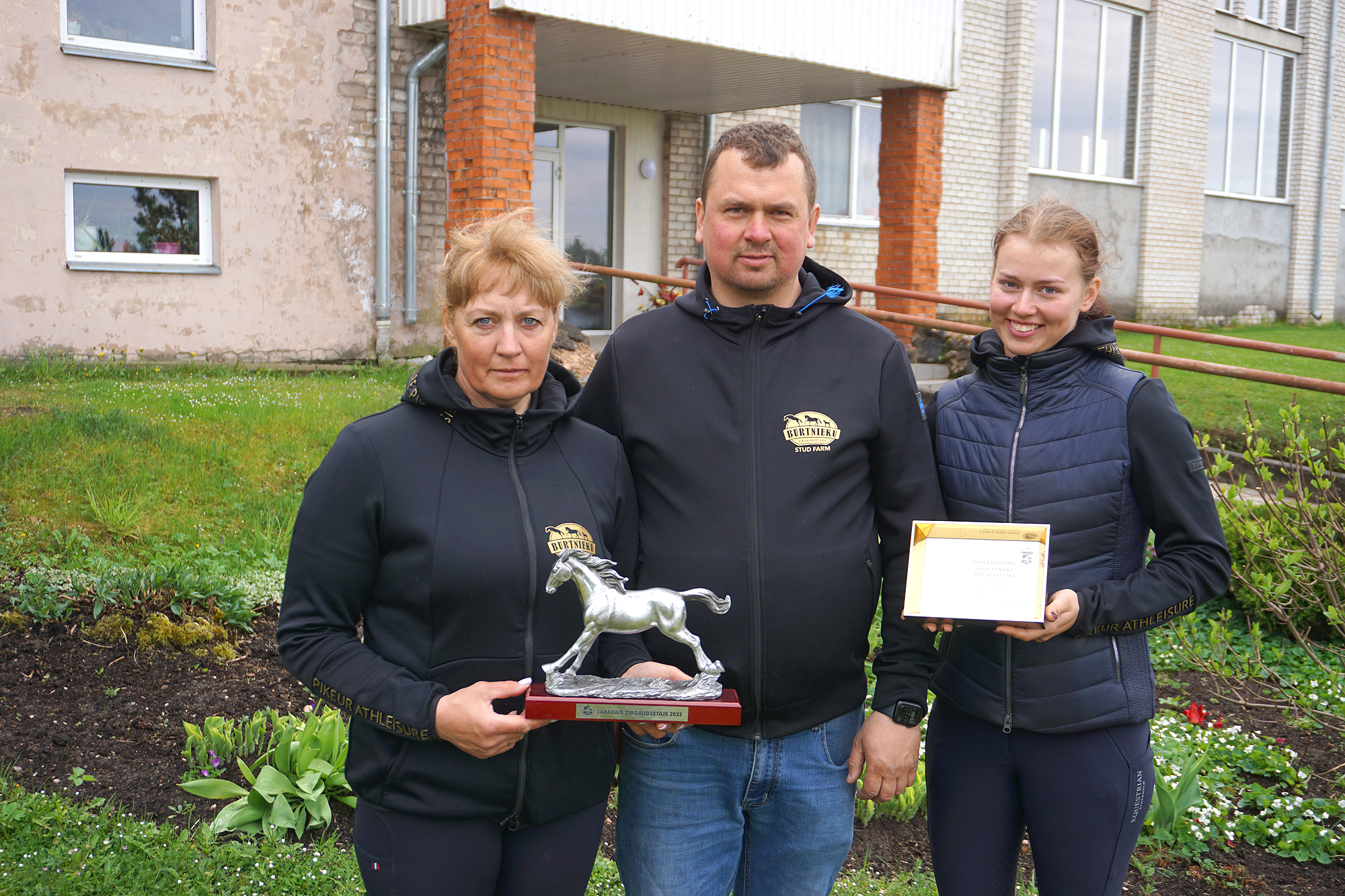 Burtniekos būs piemineklis zirgam