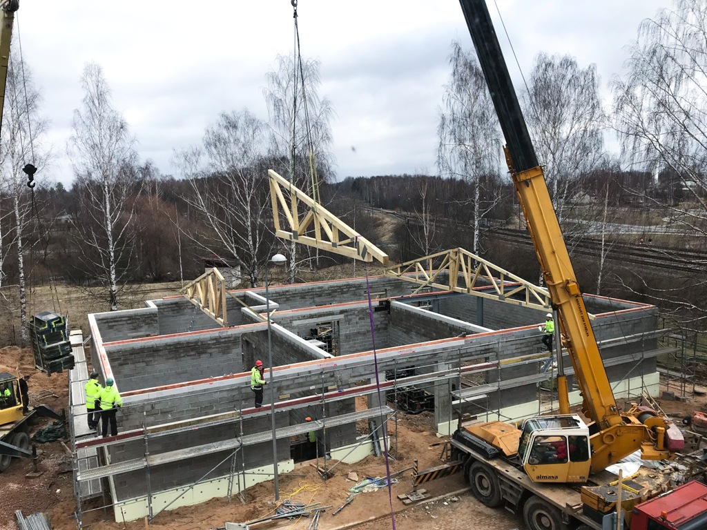 Būvē jauno mācību laboratoriju