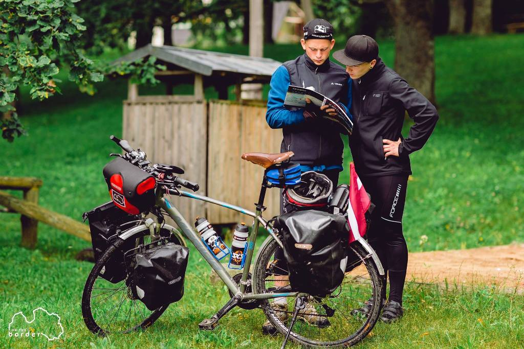 Četri apkārt Latvijas pierobežai