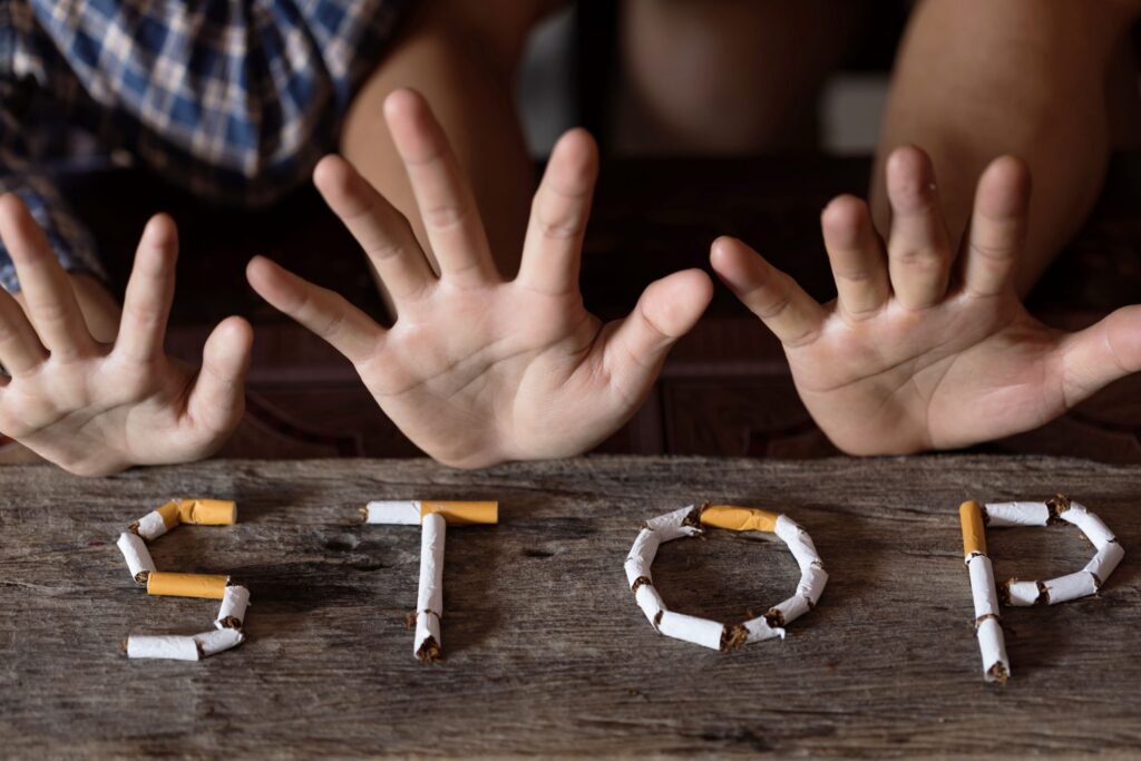 Cigarešu dūmu ielenkumā – riski radiniekiem un apkārtējiem