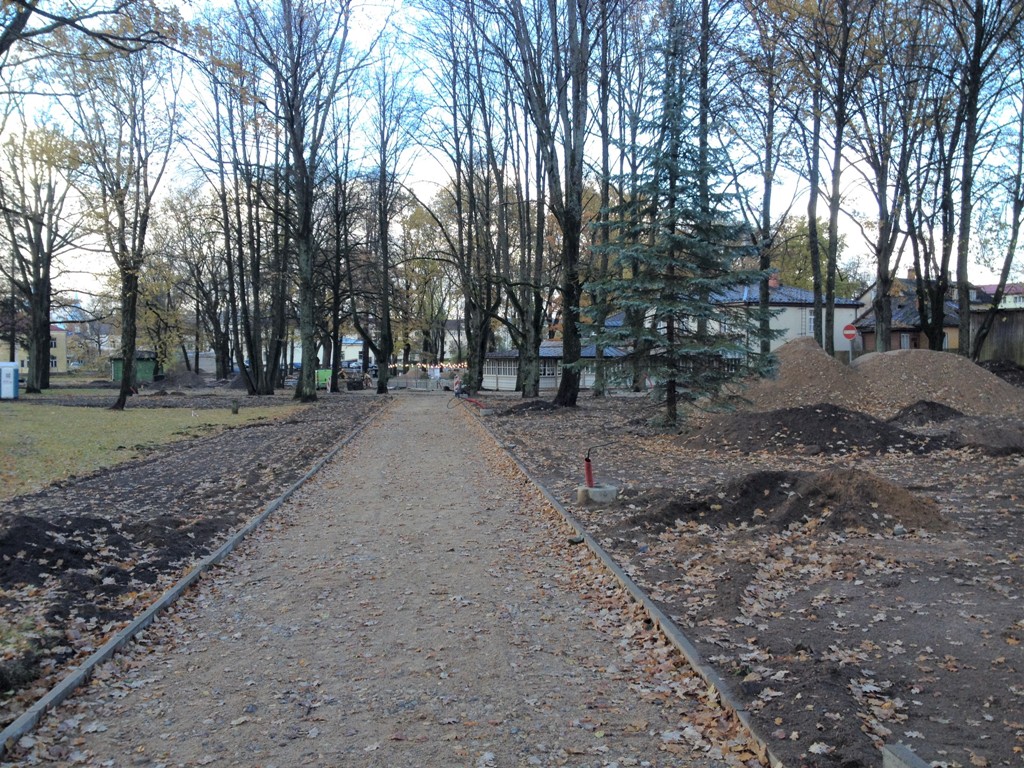 Darbi Vecpuišu parkā