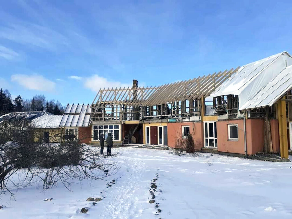 Darbi ciematā neapstājas
