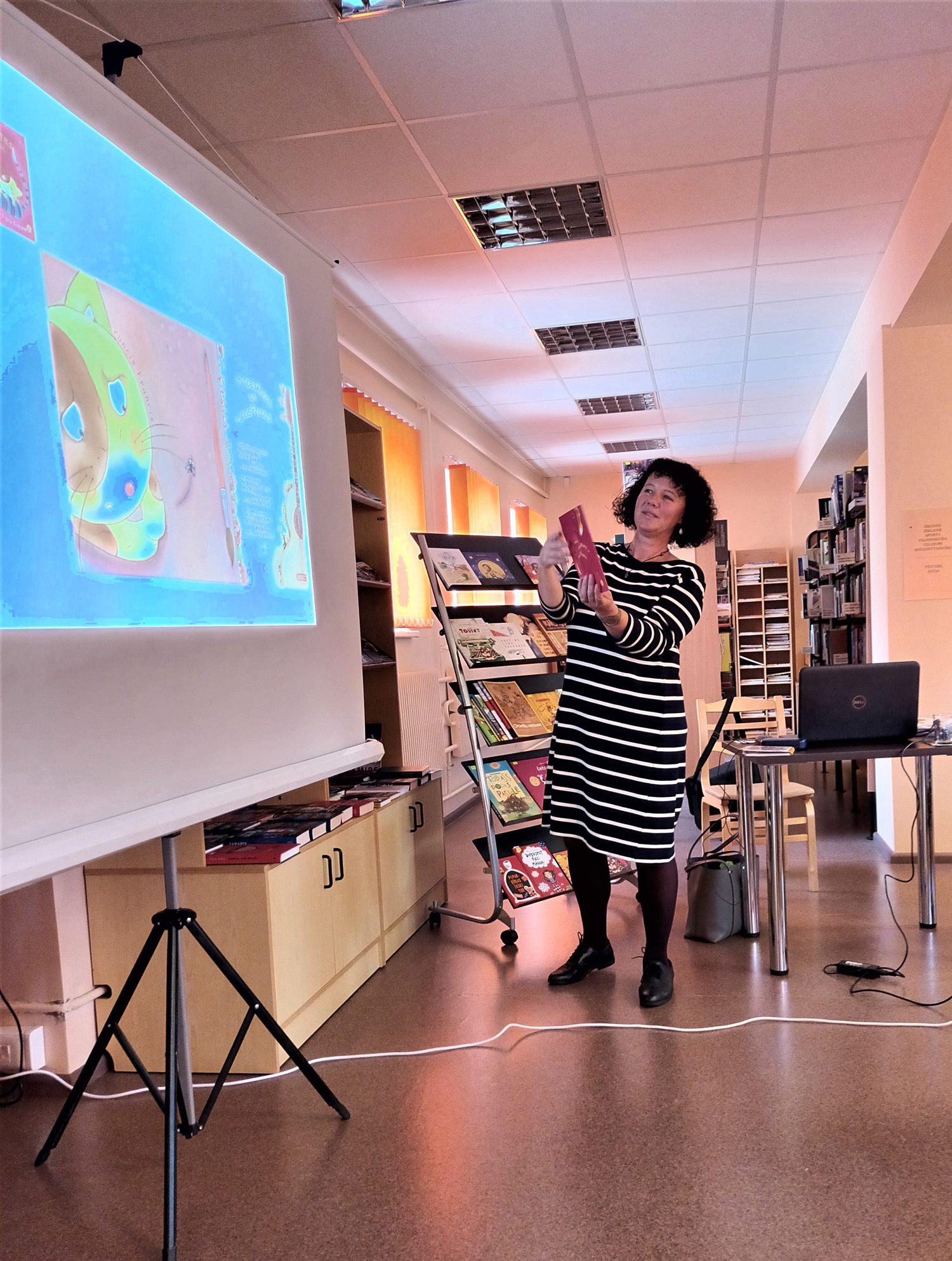 Daudzkrāsainais rudens Naukšēnu pagasta bibliotēkā