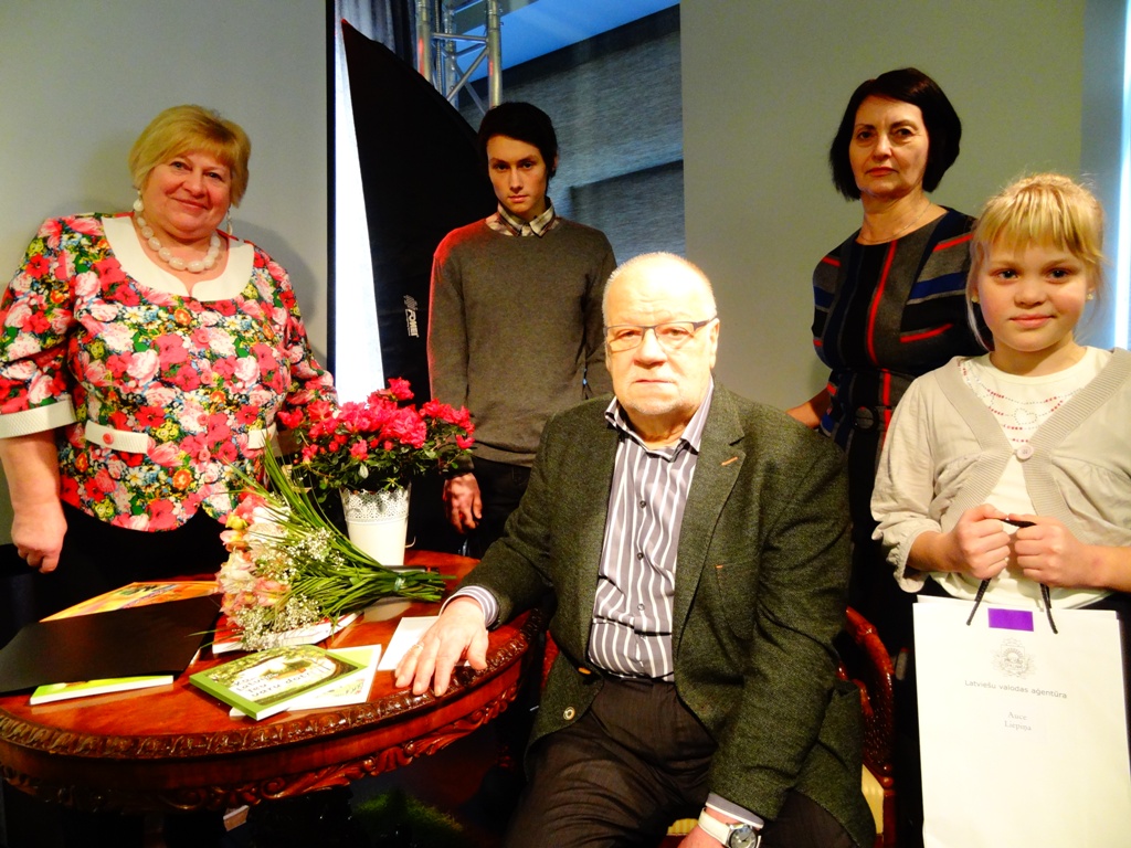 Dāvinājumi dzimtajai valodai