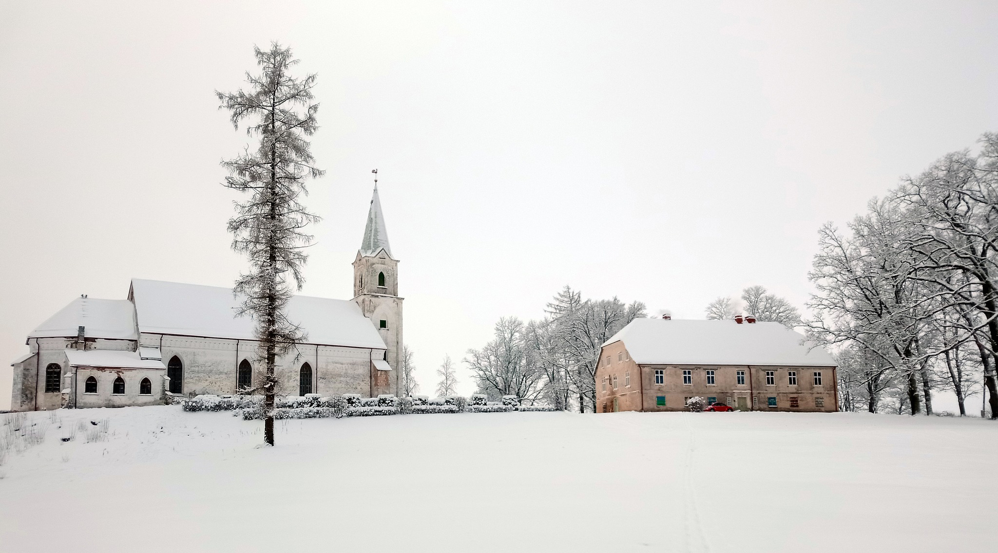 Dievnams ar staltu stāju