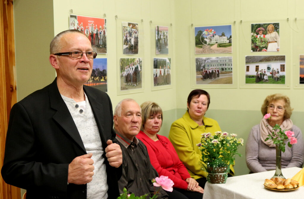 Dikļos atklāta Aivara Buža fotoizstāde