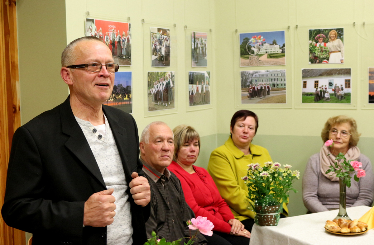 Dikļos atklāta Aivara Buža fotoizstāde