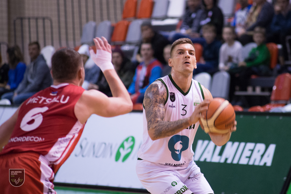 Divi dažādi zaudējumi