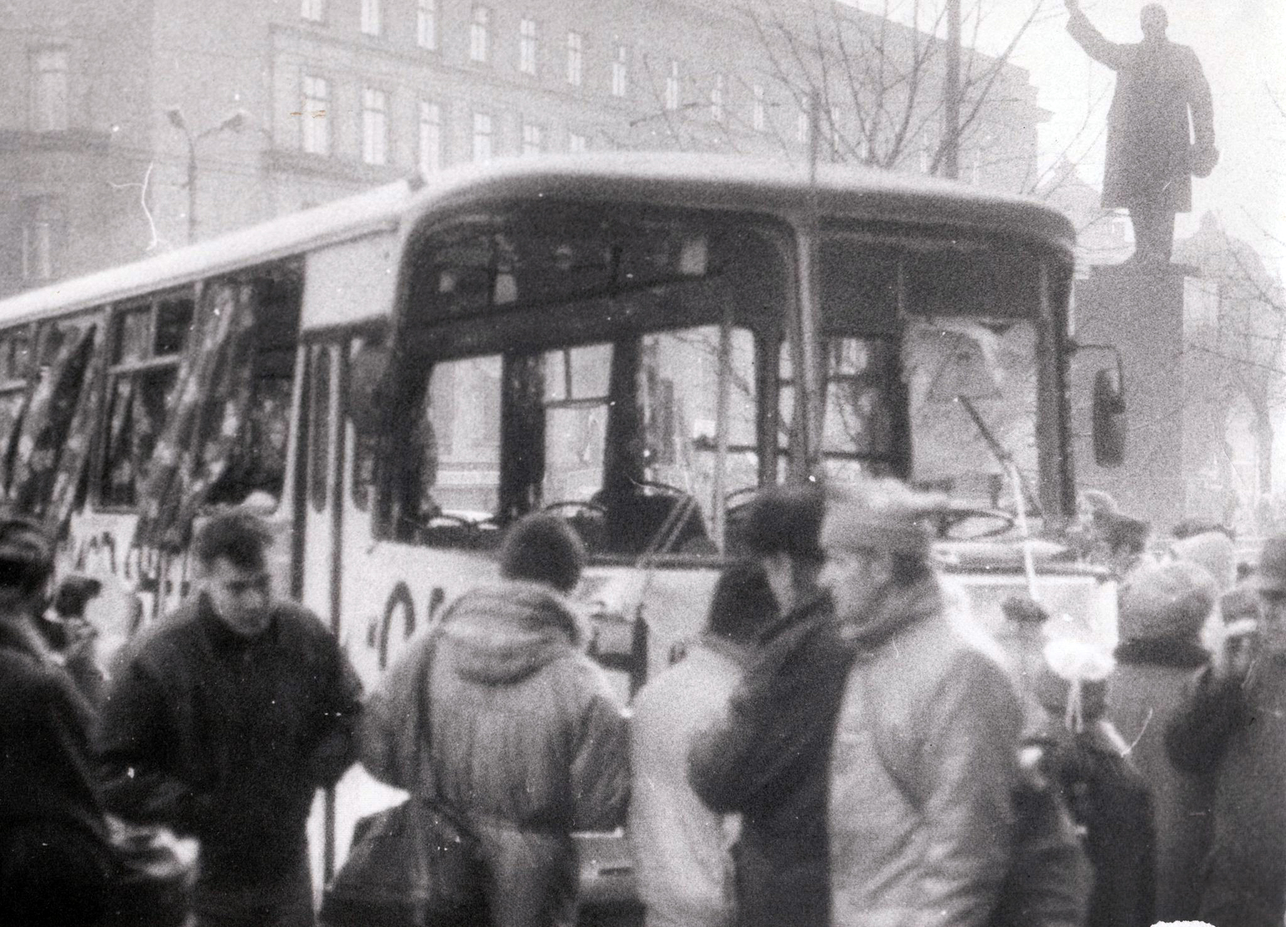Dokumentāls raidījums par 1991. gada barikādēm