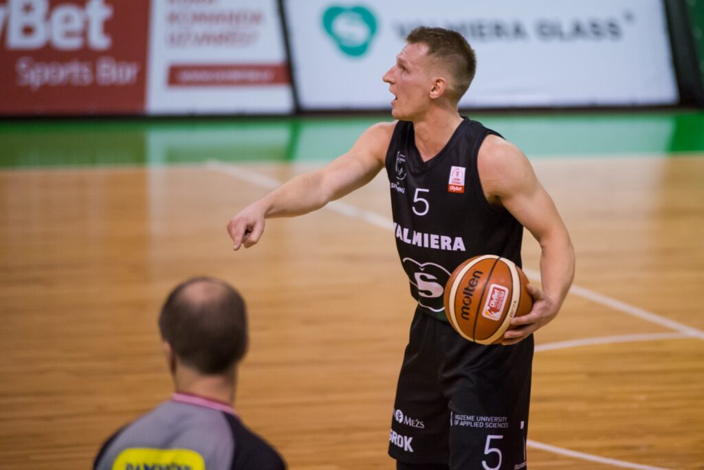 Drāma četros cēlienos