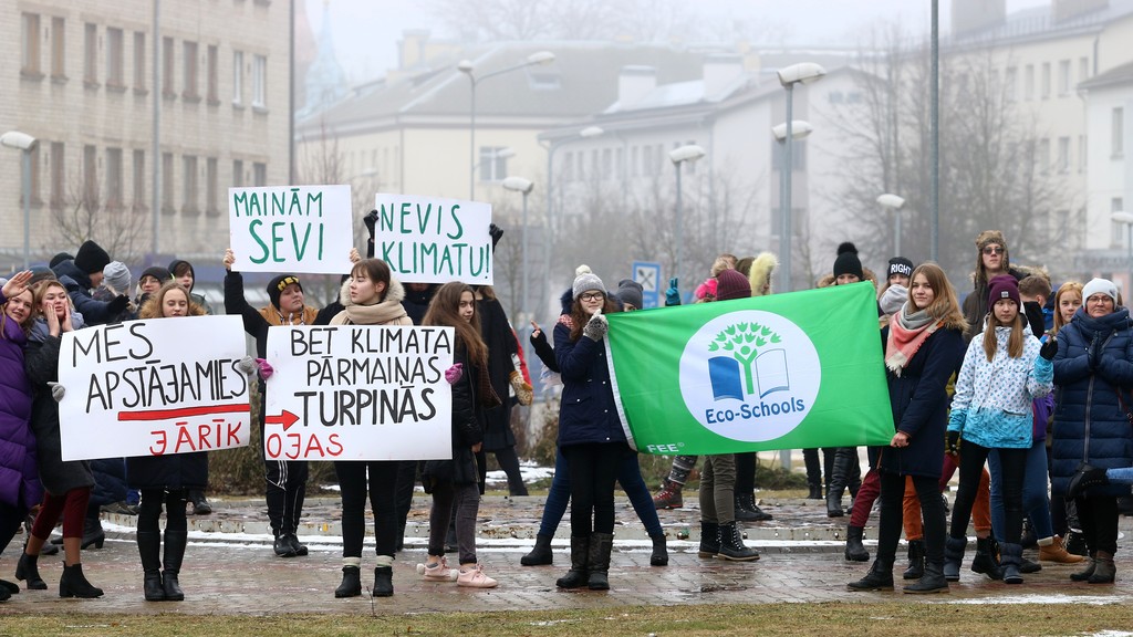 Ekoforuma dalībnieki iziet ielās