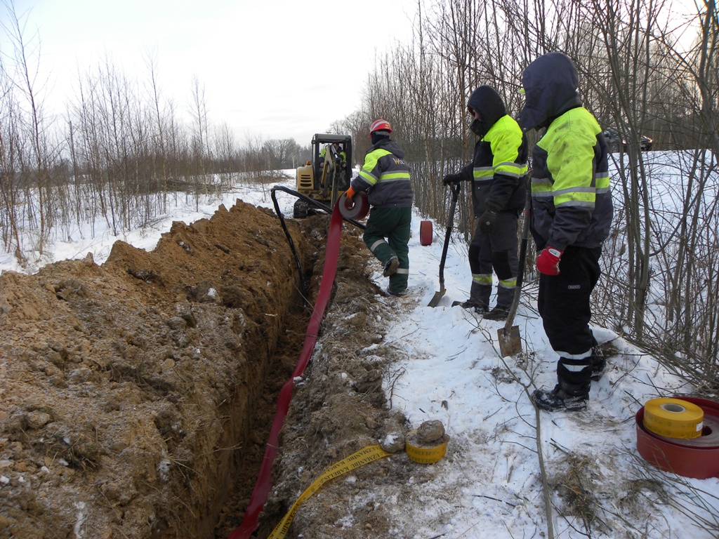 Elektrolīnijas — gaisā un pa zemi
