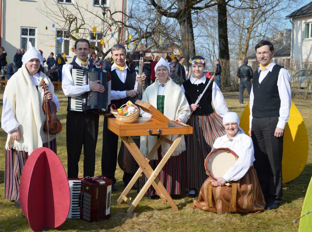 Festivāls dzejai un tautas muzikantiem