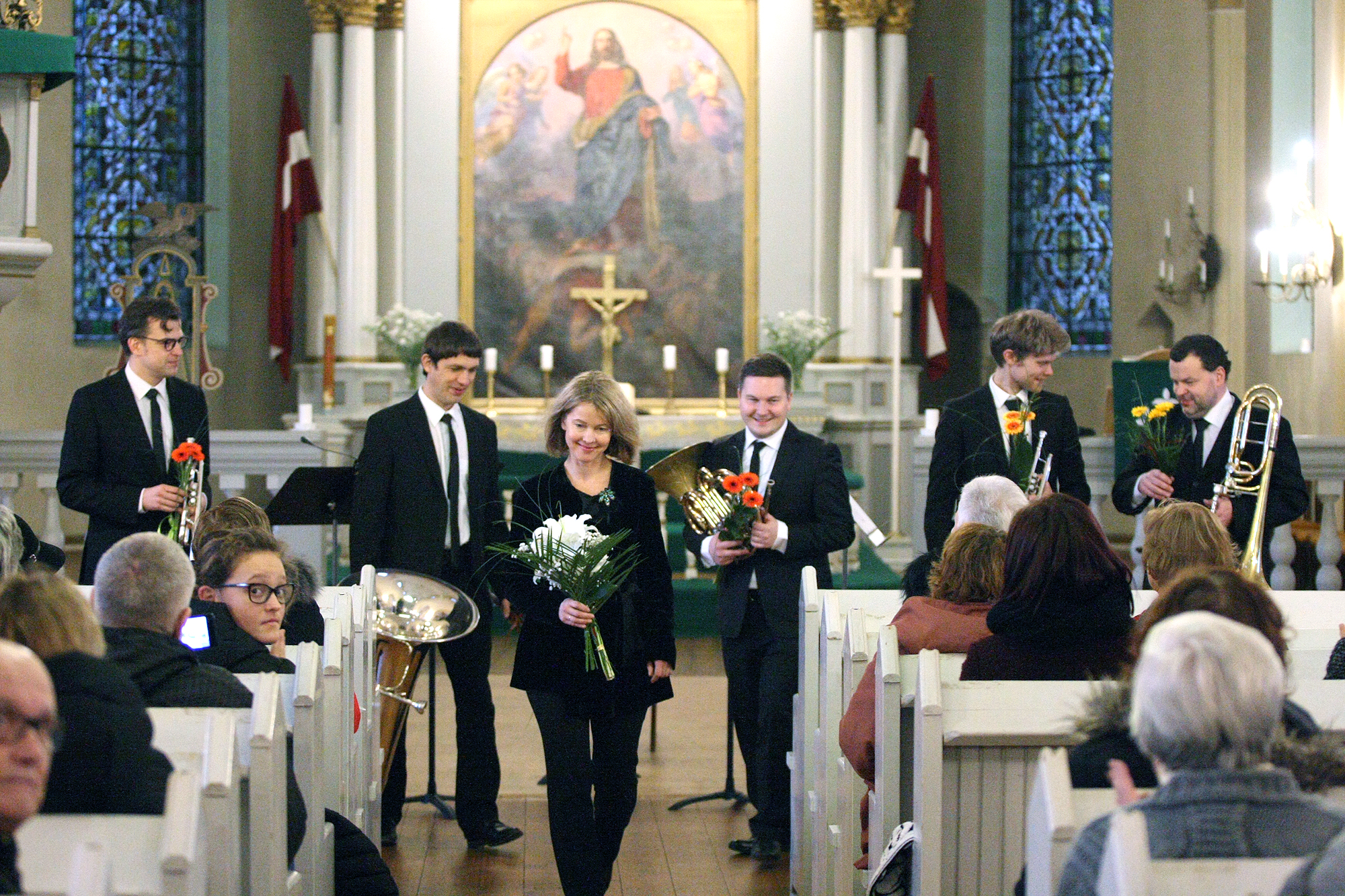 Festivālu noslēdz Svētku fanfaras