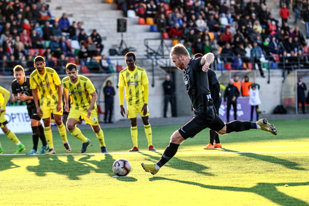 Futbola izrāde beidzas ar neizšķirtu